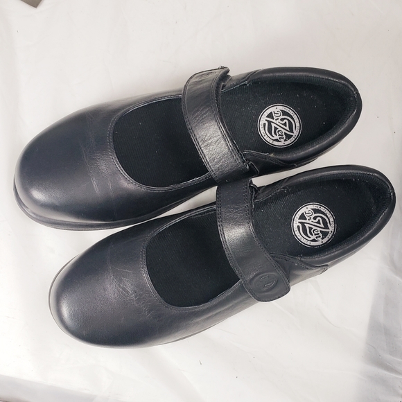 Dr Zen Therapeutic Shoes - Picture 3 of 10